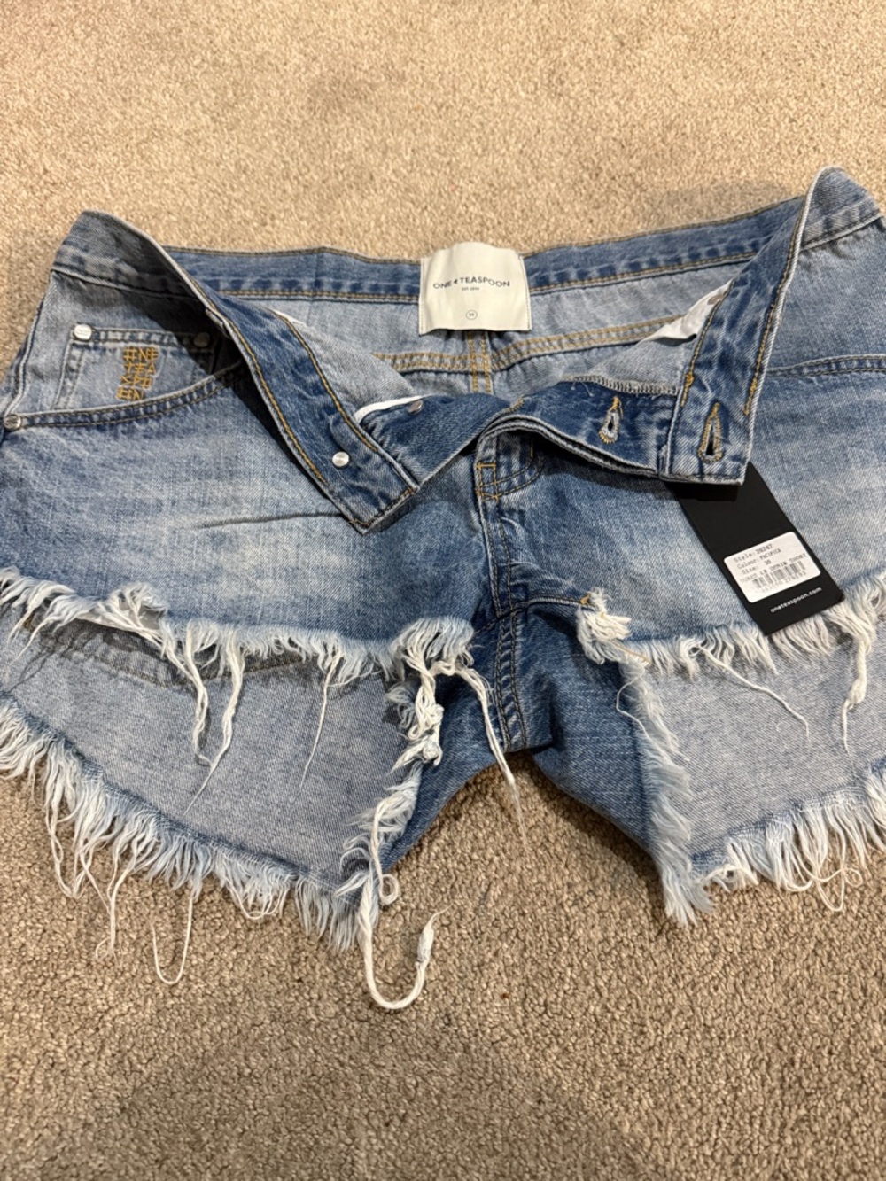 One Teaspoon Dukes Low Waist faded blue Frayed Hem Denim Shorts Size 30 Waist - Picture 11 of 11